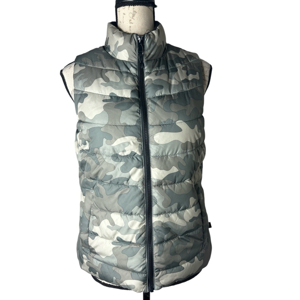 GAP Women's Cold Control Puffer‎ Vest Water Resistant Camo Pattern Size XS NWOT